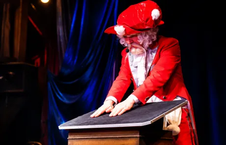 Weihnachtszauber auf der Theaterbühne Weihnachtsshow mit Magie und Comedy von Magical Moments